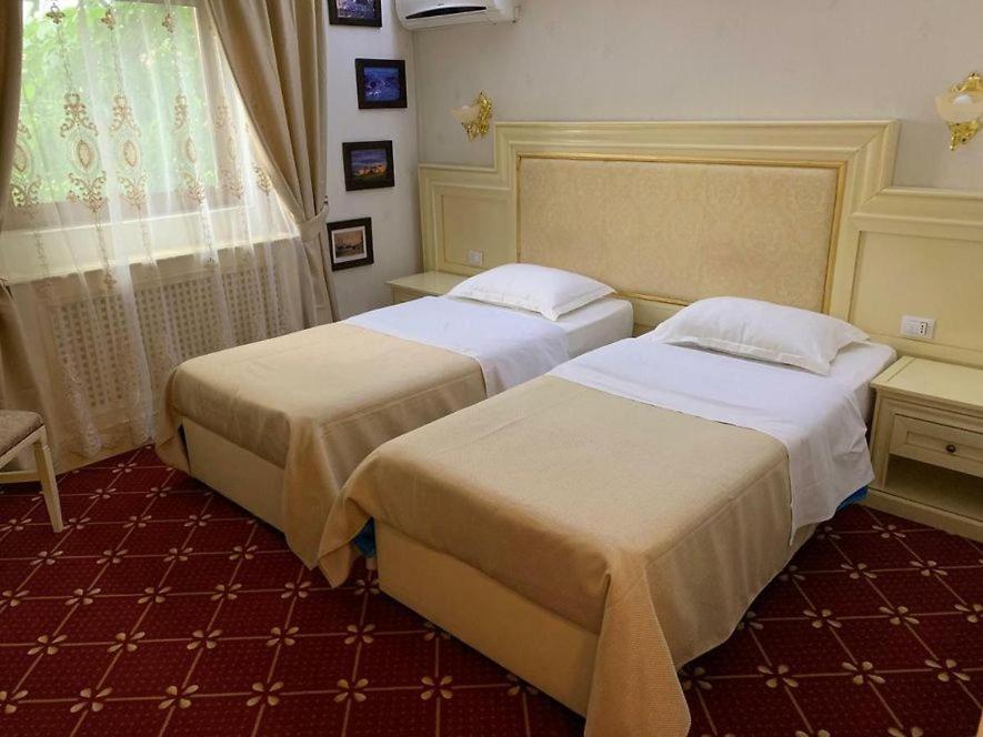 Cazare Plopii Fara Sot Iasi Exterior photo
